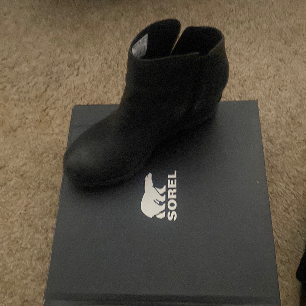 Womens Sorel size 9 black Joan of Arc wedge II zip